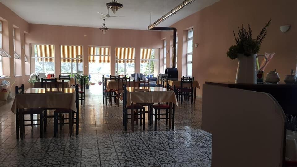 Agroturizem Hotel Vila Franceze Koman Exteriér fotografie
