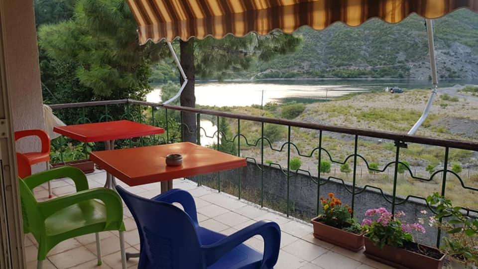 Agroturizem Hotel Vila Franceze Koman Exteriér fotografie