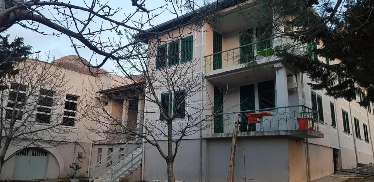 Agroturizem Hotel Vila Franceze Koman Exteriér fotografie