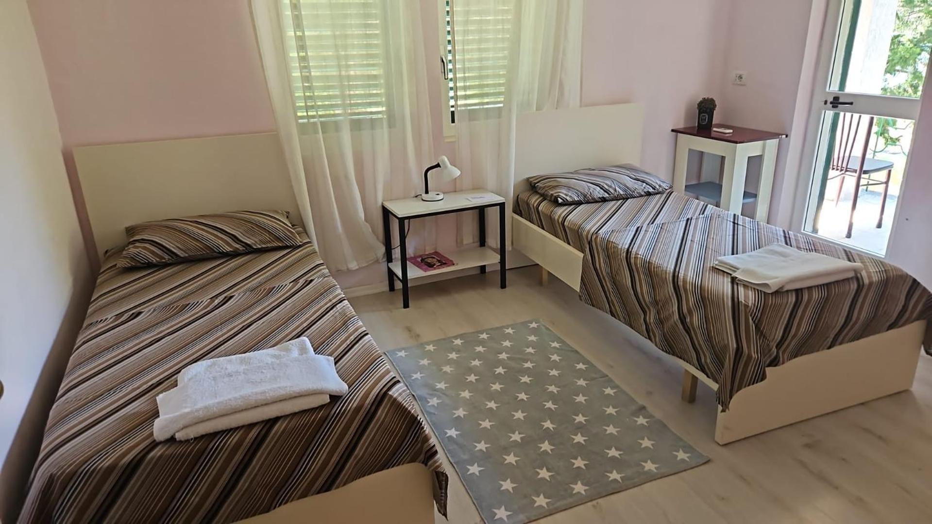 Agroturizem Hotel Vila Franceze Koman Exteriér fotografie